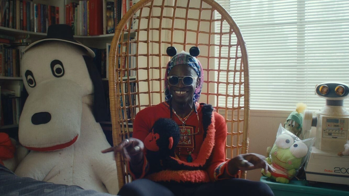 Docs: Swamp Dogg Gets His Pool Painted